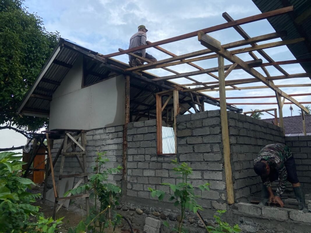 Proyek Pembangunan Atap Rumah Dalam TMMD ke-128 Dimulai