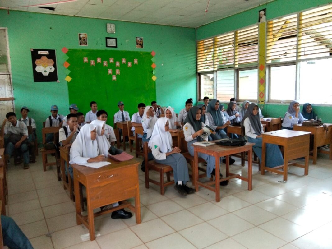Satgas TMMD 128 Dorong Kebangsaan di Kalangan Pelajar SMA Negeri 1 Asera