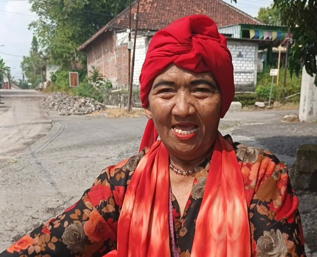 Kejujuran Lansia Supiah di TMMD 128 Gresik 