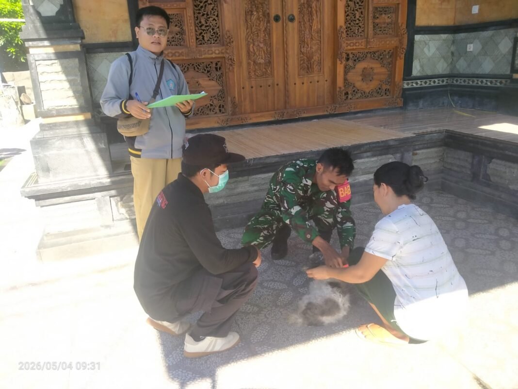Door To Door, Babinsa Suana Bersama Puskesmas Nusa Penida 1 Gelar Vaksinasi Rabies