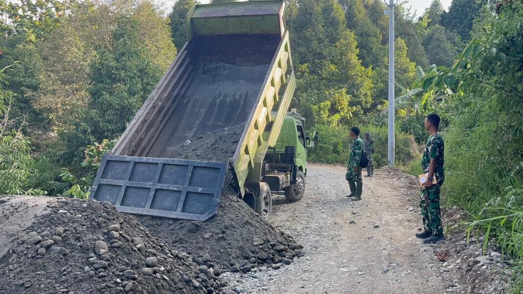 Progres Jalan TMMD Didorong Oleh Suplai Koral yang Lancar