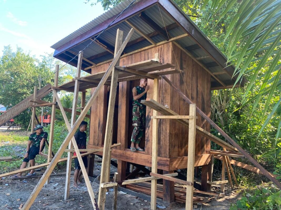 Gotong Royong untuk MCK Umum di Kampung Keakwa