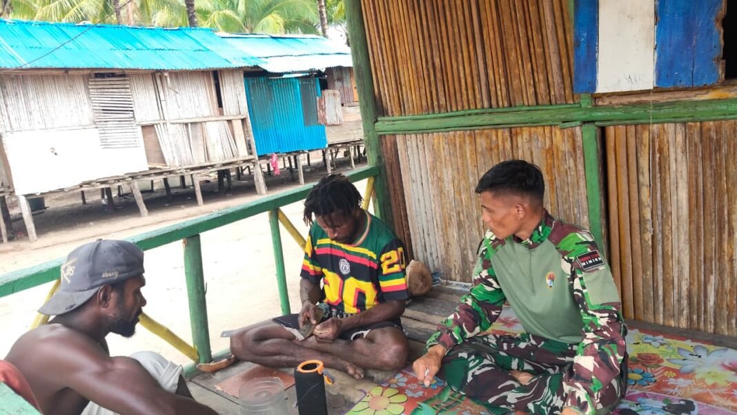 Serda Yohanis Patadungan Jalin Hubungan dengan Warga dalam TMMD 128