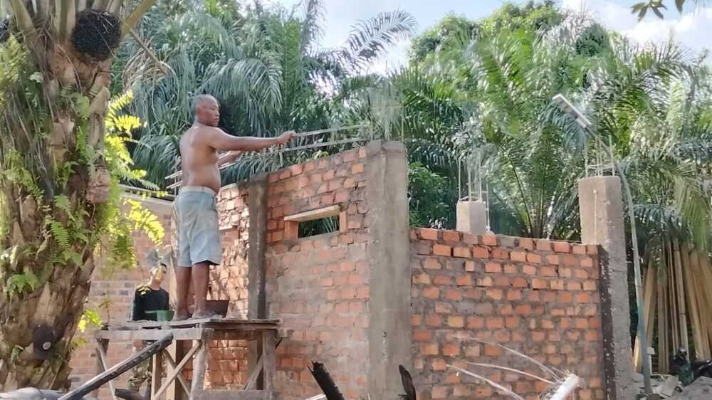 Penyusunan Batubata Rampung, Satgas TMMD 128 Siap Pasang Rangka Bangunan