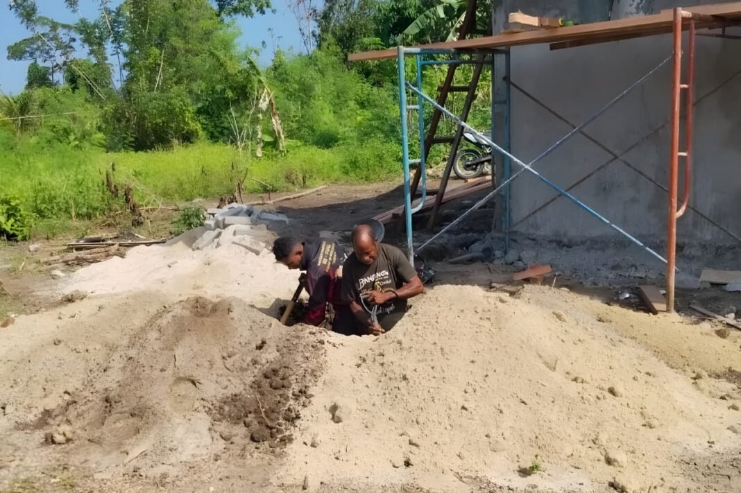 Satgas TMMD Kodim 1801/Manokwari Bangun Fasilitas Sanitasi Warga di Kampung Tanah Rubuh