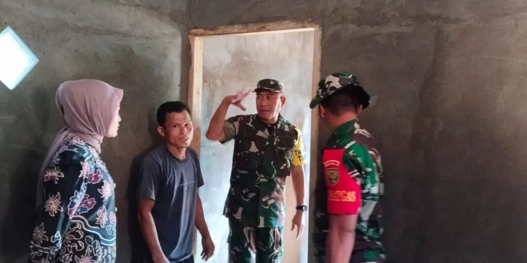 Pembangunan RTLH Milik Pak Devi Ditinjau oleh Dansatgas TMMD 128