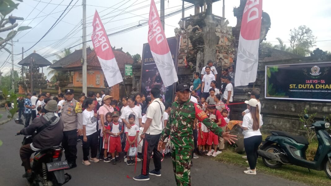 Ratusan Peserta Ikut Meriahkan Jalan Santai HUT Ke 56 Sekaa Teruna Teruni Dutha Darma
