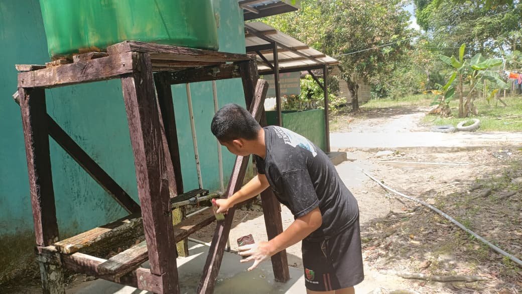 Revitalisasi Musholla di Desa Sungai Hijau oleh Satgas TMMD Ke-128