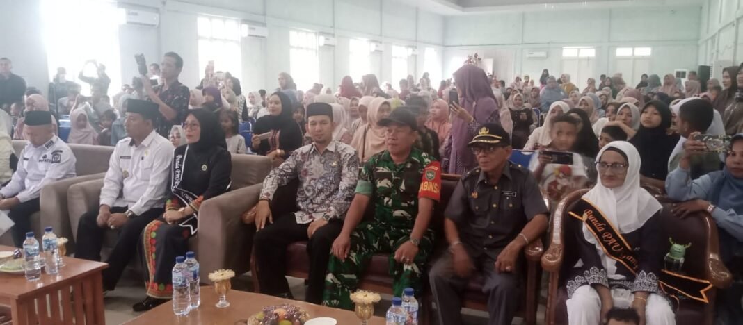 Bupati Aceh Jaya Hadiri Pentas Kreatif TK Negeri Pembina, Babinsa Krueng Sabee Dukung Pengembangan Karakter Anak Usia Dini