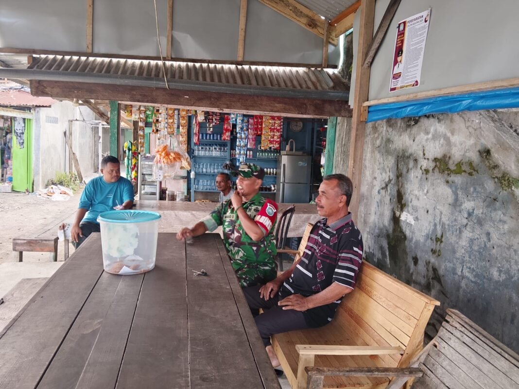 Babinsa Aktif Sambangi Warga, Komsos Perkuat Keamanan dan Pembangunan Desa di Aceh Jaya