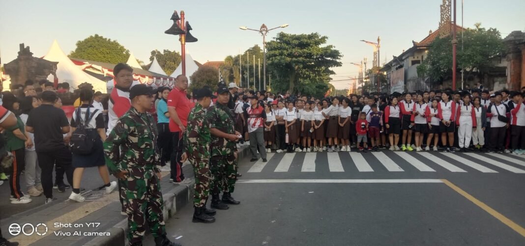 Jalan Sehat dan Literasi Kabupaten Klungkung Didukung oleh Aparat Gabungan