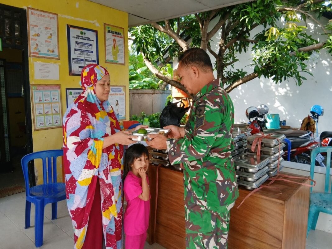 Babinsa Kodim 1420/Sidrap Terus Jaga Kualitas Makanan Bergizi untuk Anak