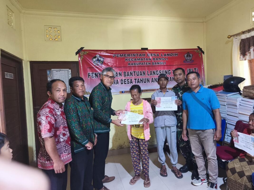 Dukung Program Pemerintah, Babinsa Desa Landih Kawal Penyaluran BLT Dana Desa