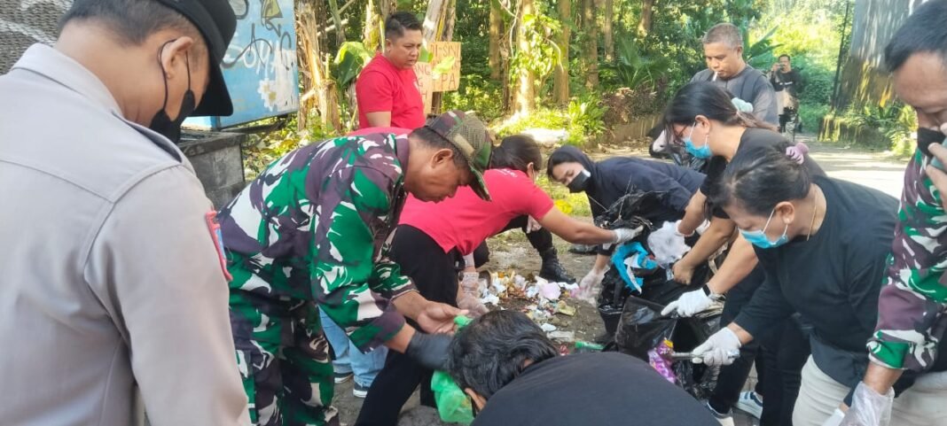 Aksi Bersama untuk Kebersihan, Koramil Kediri dan Forkopimcam Ajak Warga Cintai Lingkungan
