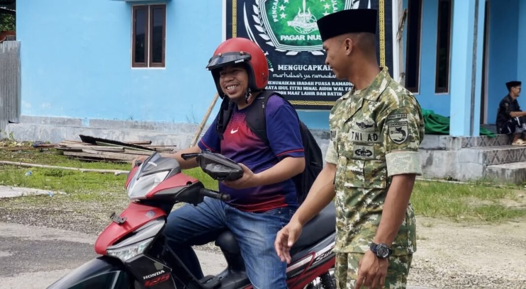 Kegiatan Berbagi Kebaikan TNI di Hari Jumat Bersama Masyarakat Supiori