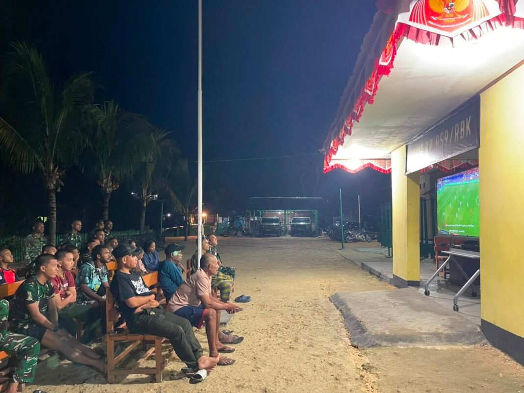 Kegiatan Nonton Bareng Piala Dunia: TNI dan Masyarakat Bersatu