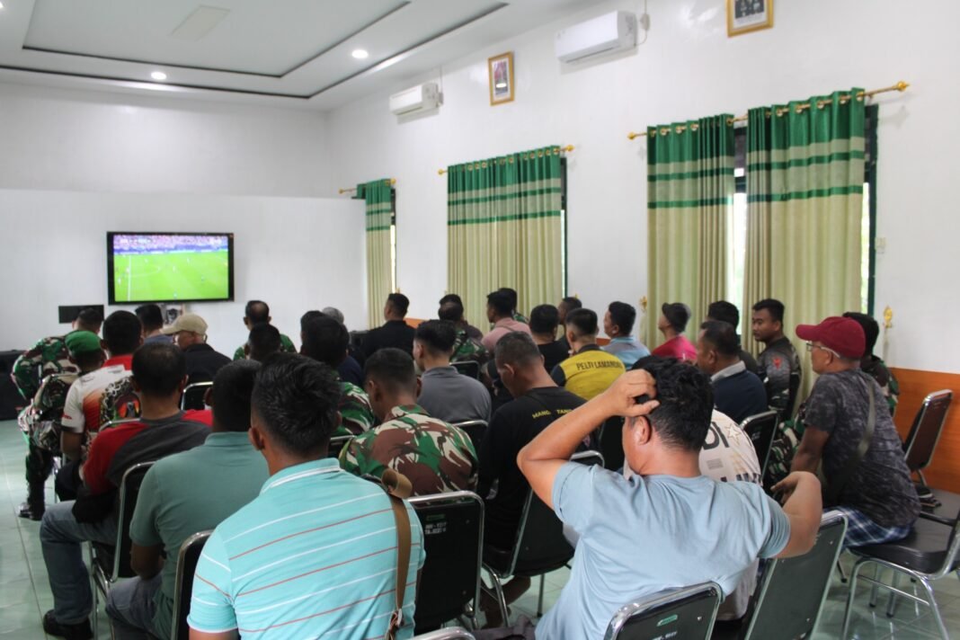 Acara Nobar Piala Dunia di Lamandau: Memperkuat Hubungan TNI dan Masyarakat