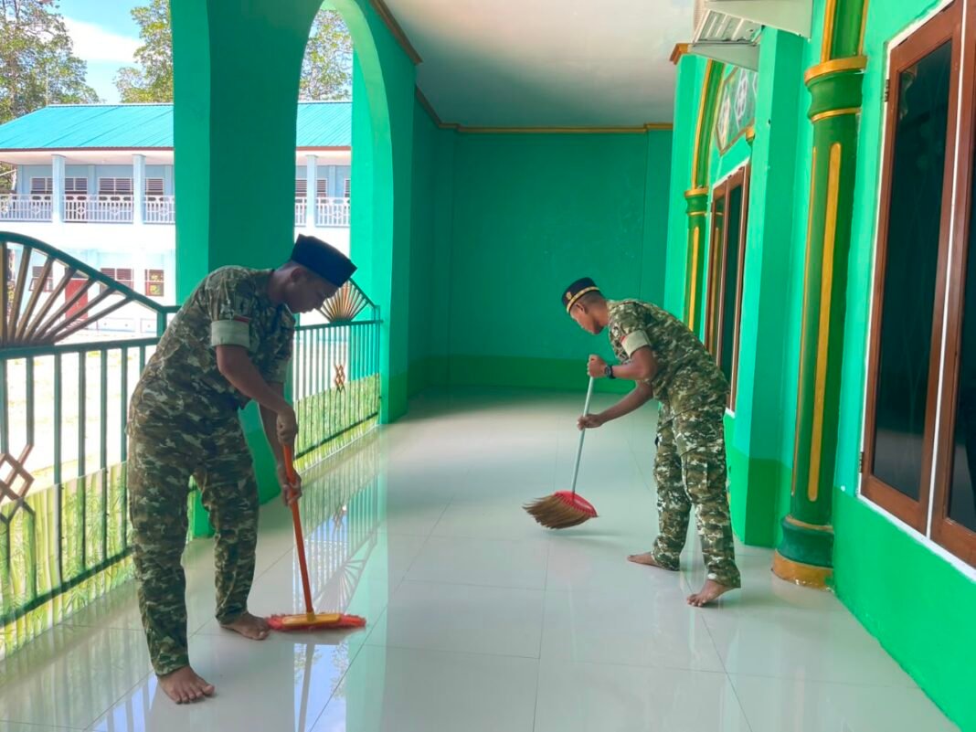 Hari Jumat Berkah: Prajurit Yonif TP 859/RBK dan Kegiatan Sosial di Masjid An-Nur