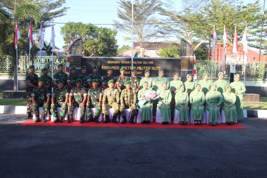 Lepas Sambut Dandim Baru: Makodim 1620/Loteng Gelar Upacara Pedang Pora