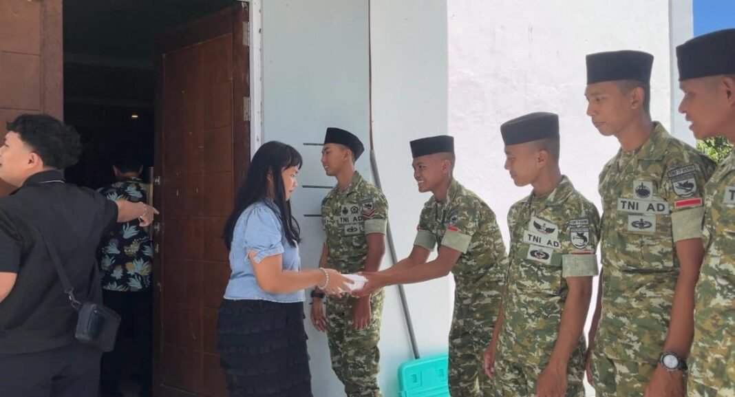 Kehangatan dan Kebersamaan di Aktivitas Sosial Prajurit Yonif TP 859/RBK