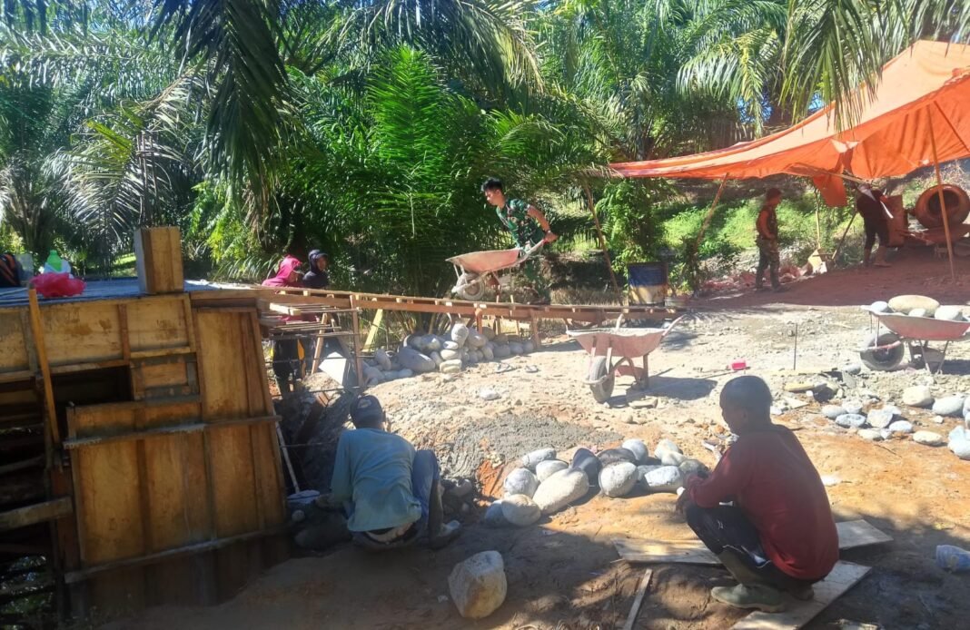 Desa Kuripan Dapatkan Jembatan Beton Dari Satgas Koramil 408-05/Manna