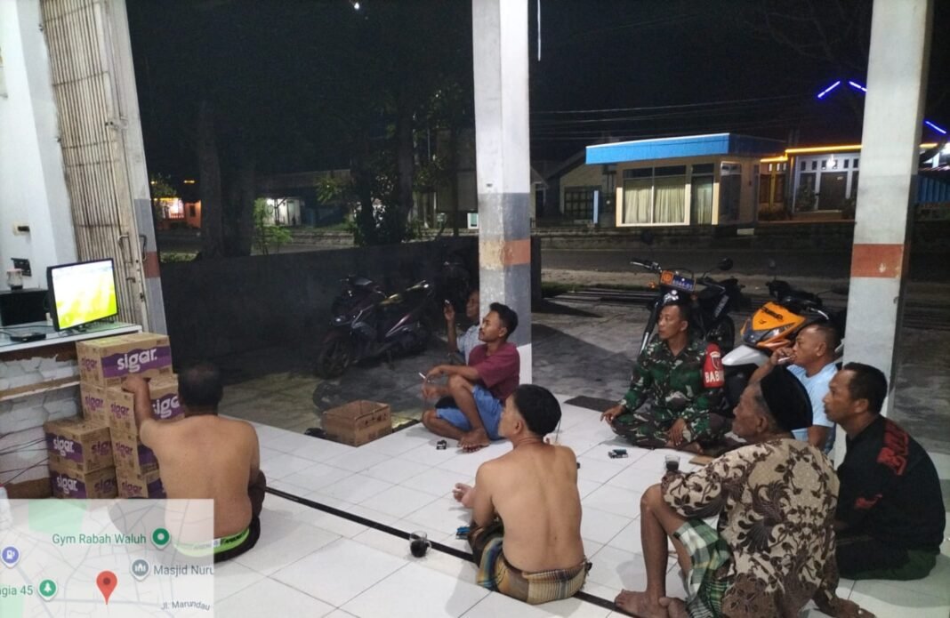 Acara Nobar Piala Dunia oleh Babinsa Kumai, Serukan Kebersamaan