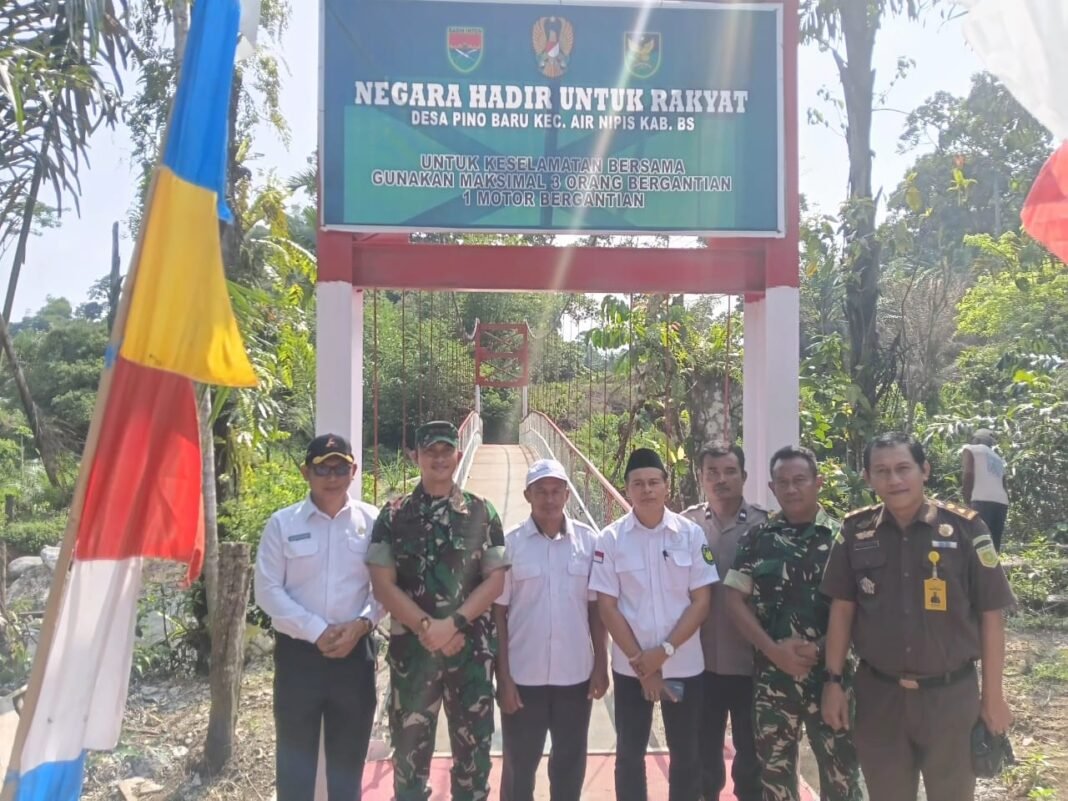 Perayaan Syukuran Selesainya Jembatan Gantung Garuda oleh Dandim 0408/BS Bersama Pangdam XXI/Radin Inten