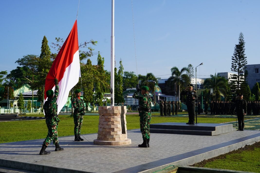 Komandan Korem 102/PJG Pimpin Upacara Pancasila 2026