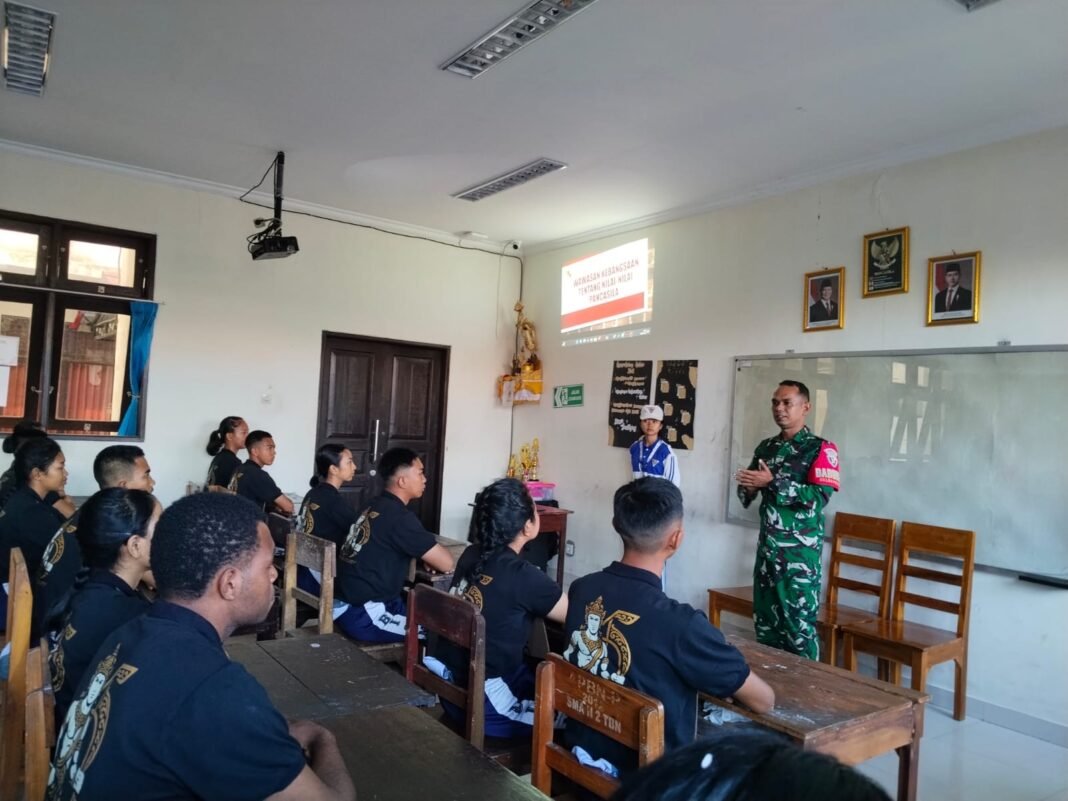 Babinsa Tabanan Kembangkan Nasionalisme pada Siswa SMAN 2