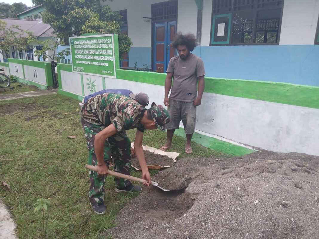 TNI dan Program Karya Bakti: MCK untuk Sekolah Madrasah Aliyah Desa Wailegi