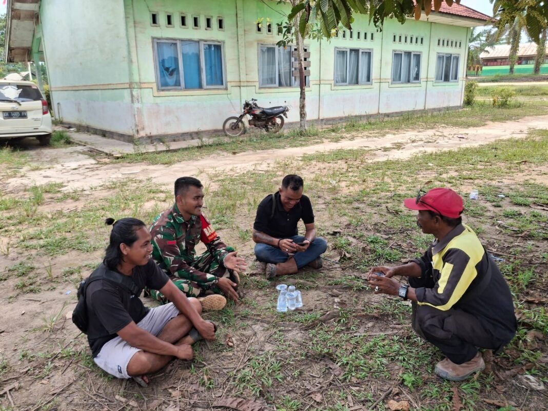 Upaya Komsos Babinsa Koramil 1015-07/Parenggean untuk Membangun Kesadaran Masyarakat