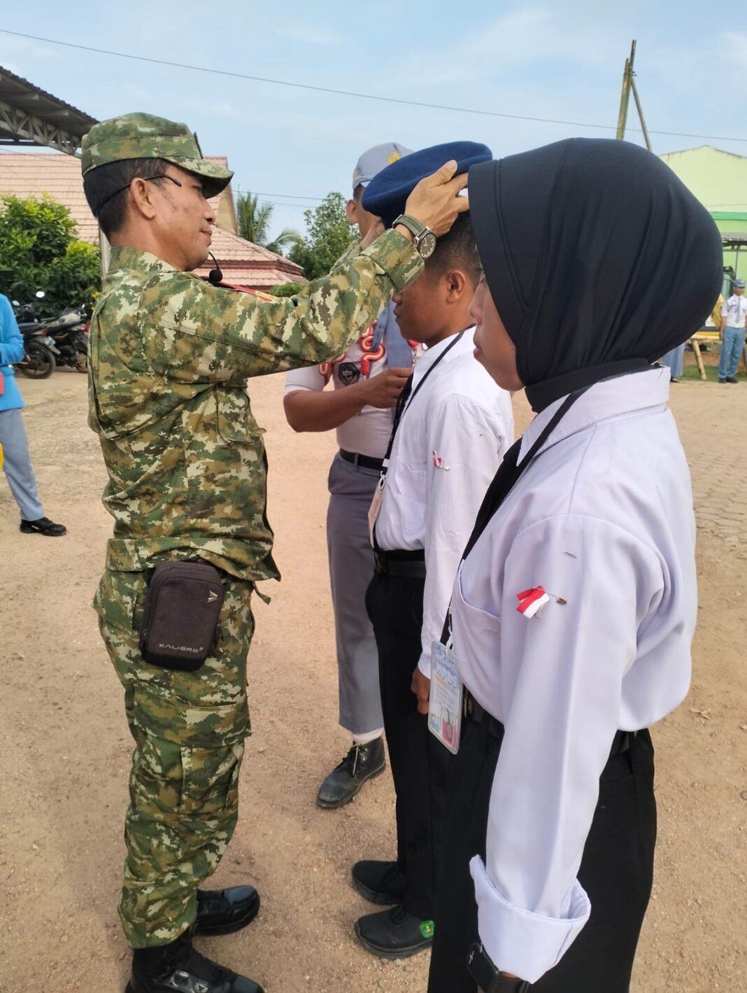 Babinsa Koramil Bengalon Dukung Pembentukan Karakter Taruna dan Taruni SMKN 1