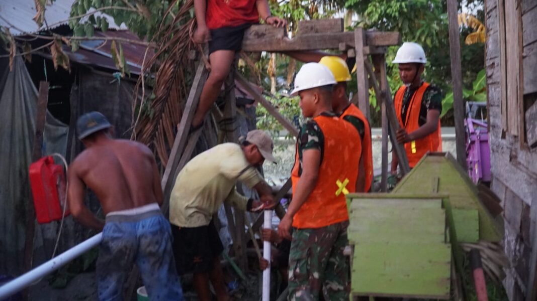 Sinergi TNI dan Warga dalam Pemasangan Fasilitas Air Bersih