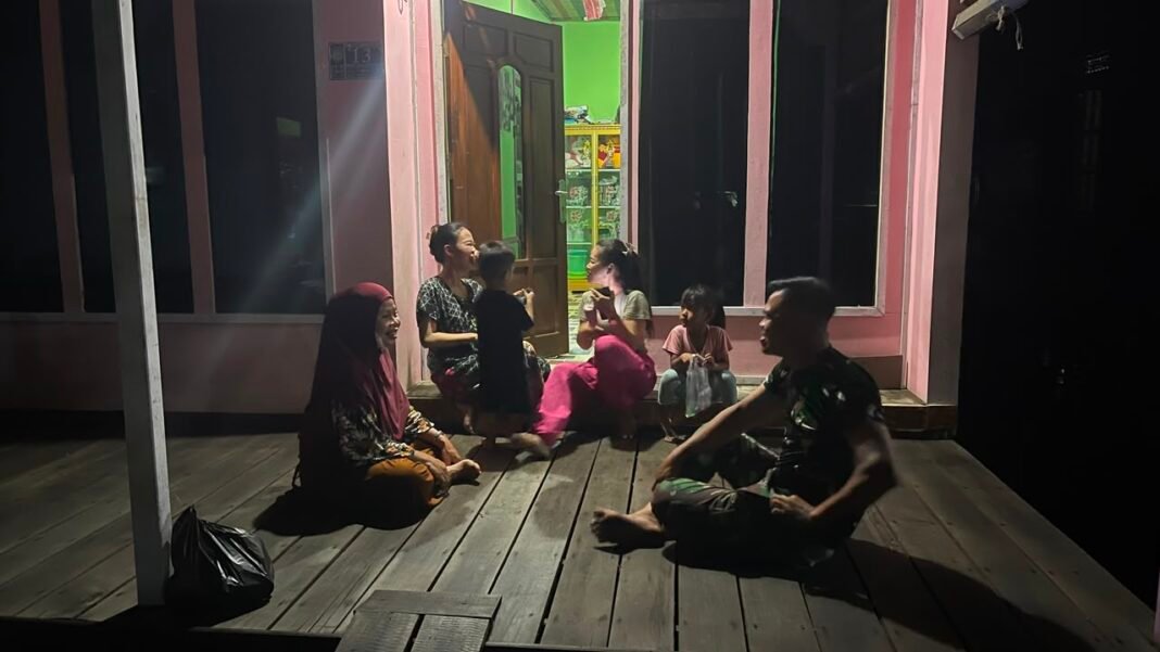 Suasana Akur di Malam Hari: Satgas TMMD Menampung Aspirasi Warga