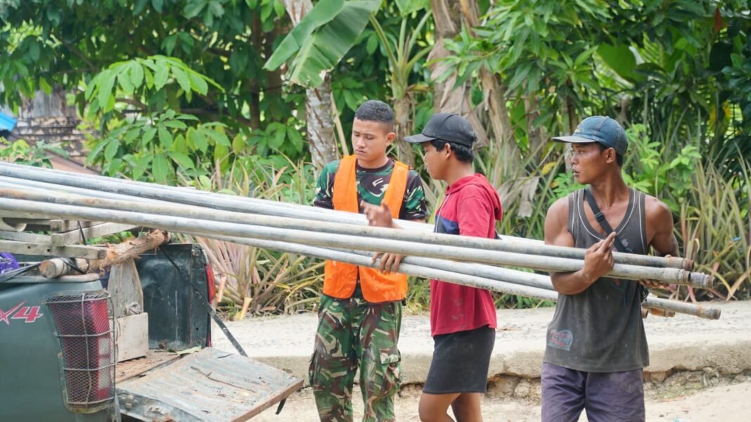 Kekuatan Bersama TNI dan Warga Mendorong Proyek Sumur Bor TMMD