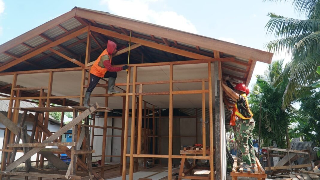 Semangat Gotong Royong Satgas TMMD dan Warga dalam Pembangunan RTLH