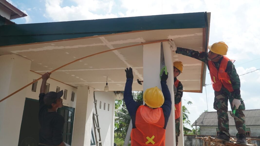 Gotong Royong dalam Pembangunan Musholla Darul Iman