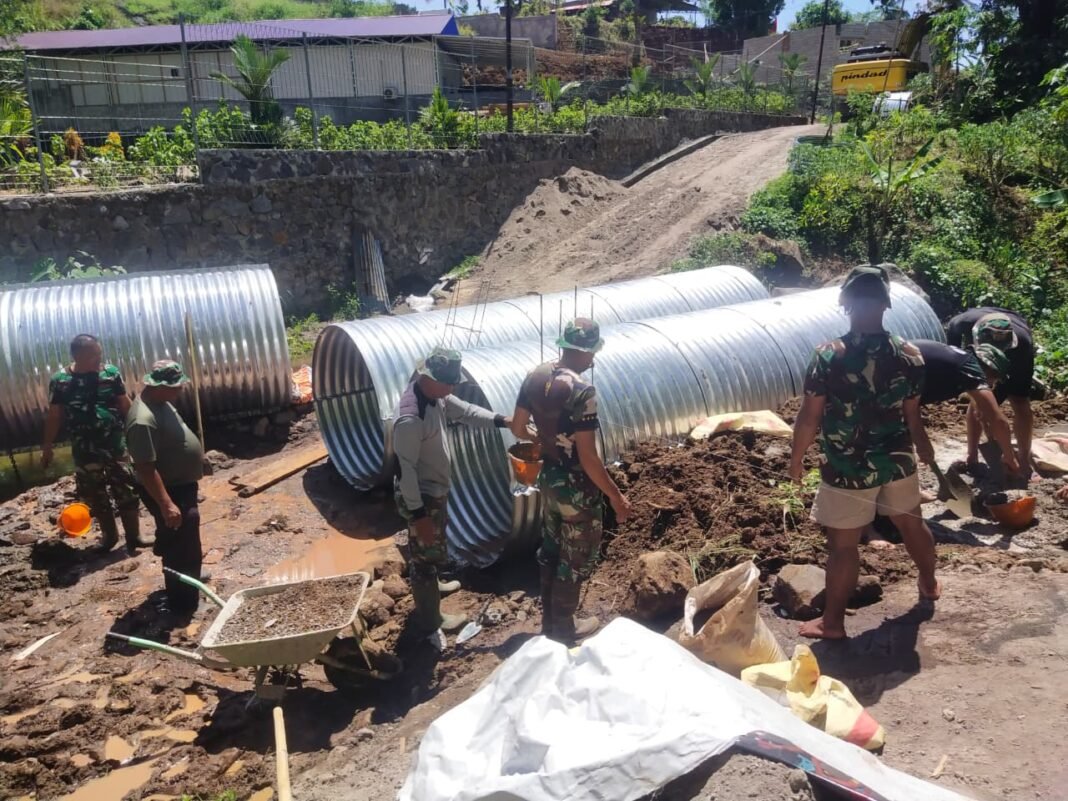 Kesatuan TNI Percepat Pembangunan Jembatan Armco untuk Masyarakat