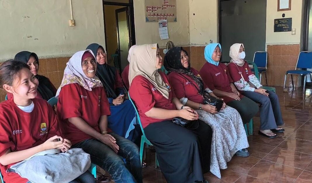 Pembekalan Wawasan Kebangsaan di Desa Luwung Kencana: Ibu-Ibu Hadir dengan Semangat Tinggi
