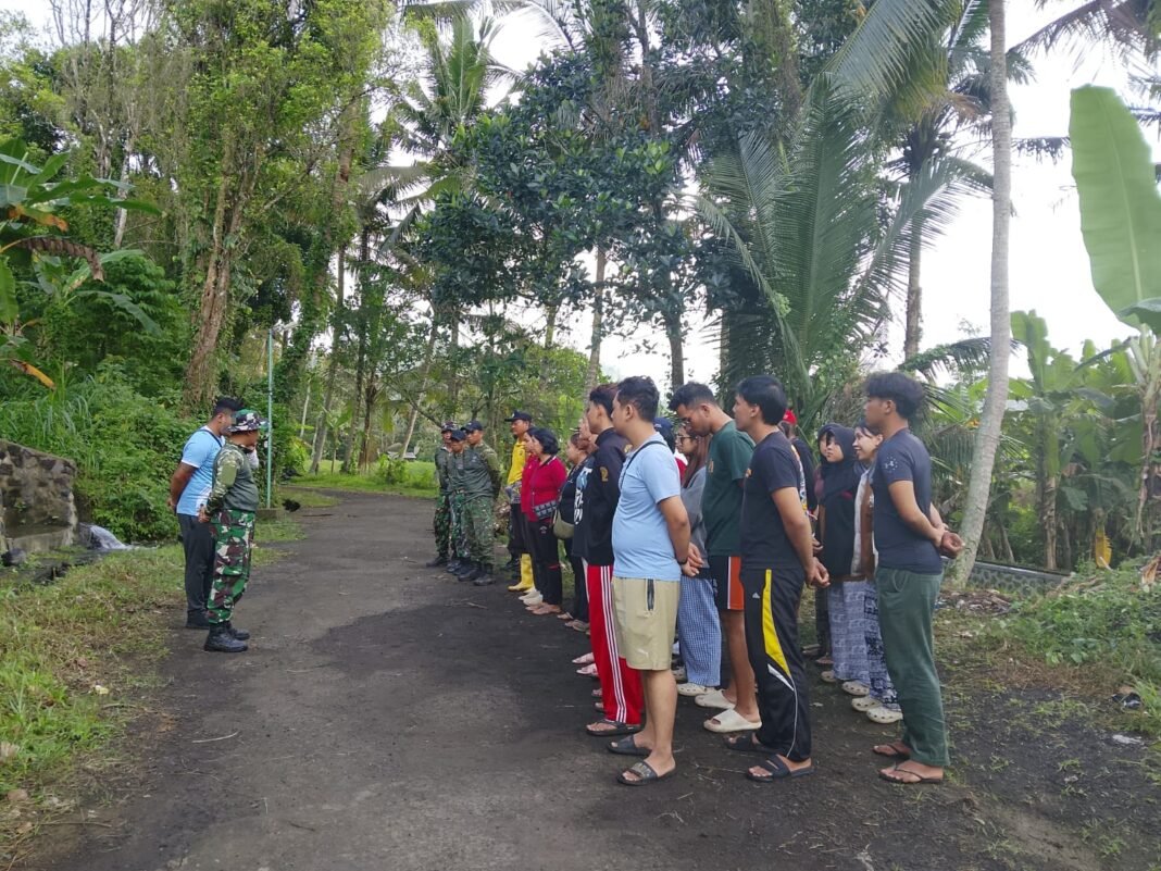 Gotong Royong Masyarakat di Desa Tegak untuk Proyek Jembatan Garuda