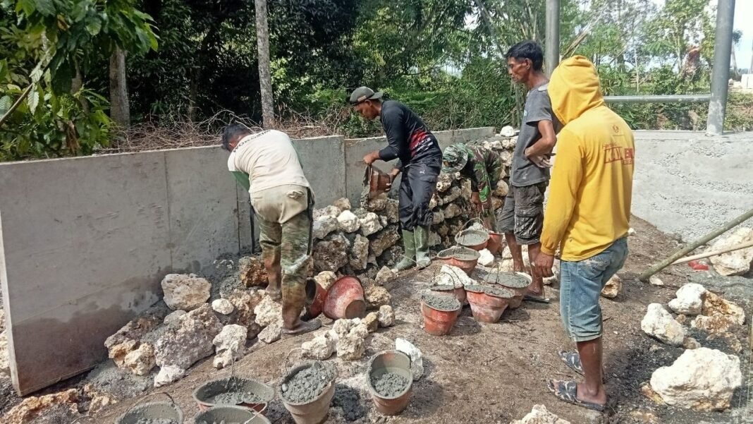 Pondasi Jalan Menuju Jembatan Gantung Dibangun oleh Satgas TMMD Ke-129