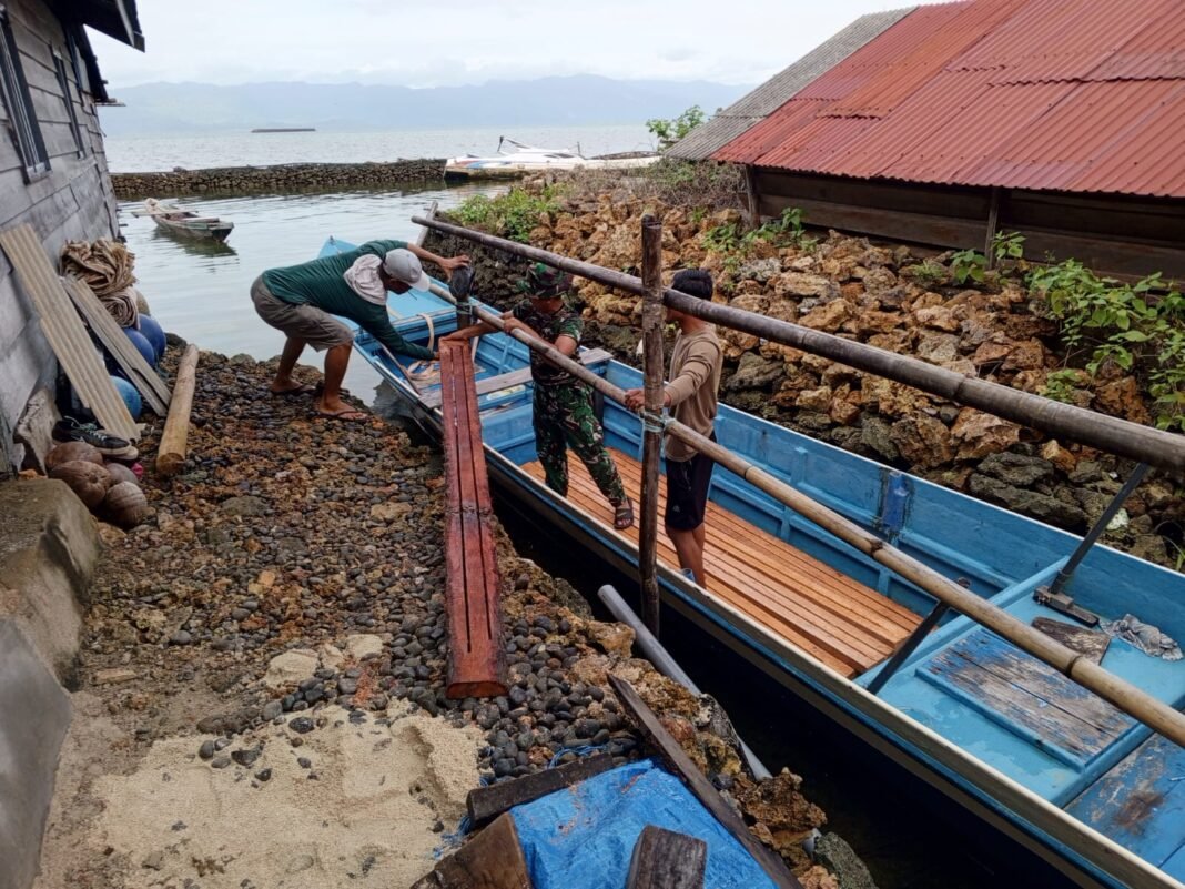 Kegiatan Pengiriman Material untuk Renovasi Rumah Ibu Samsiah