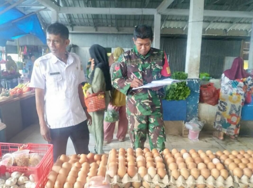 Koramil 01/Panca Lautang Lakukan Pemantauan Sembako di Pasar Bilokka