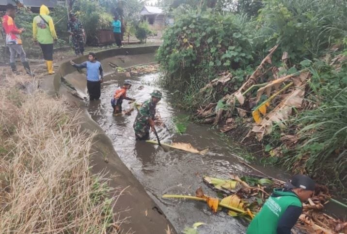 Koramil 01/Panca Lautang Lakukan Karya Bakti Untuk Irigasi di Kecamatan Panca Lautang
