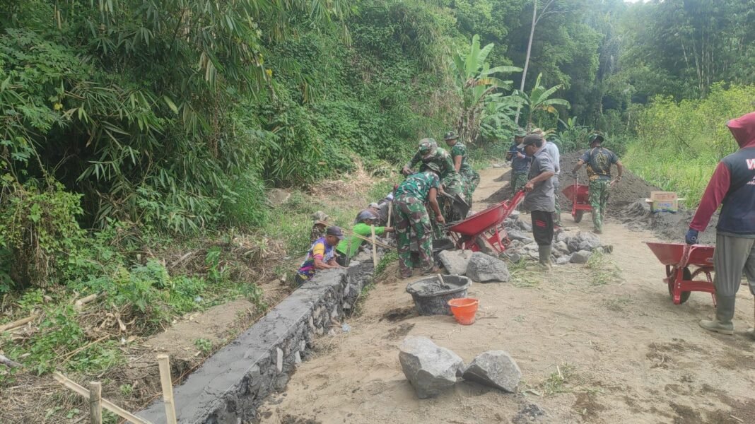 Pelaksanaan TMMD Memperkuat Kerjasama TNI dan Komunitas Lokal