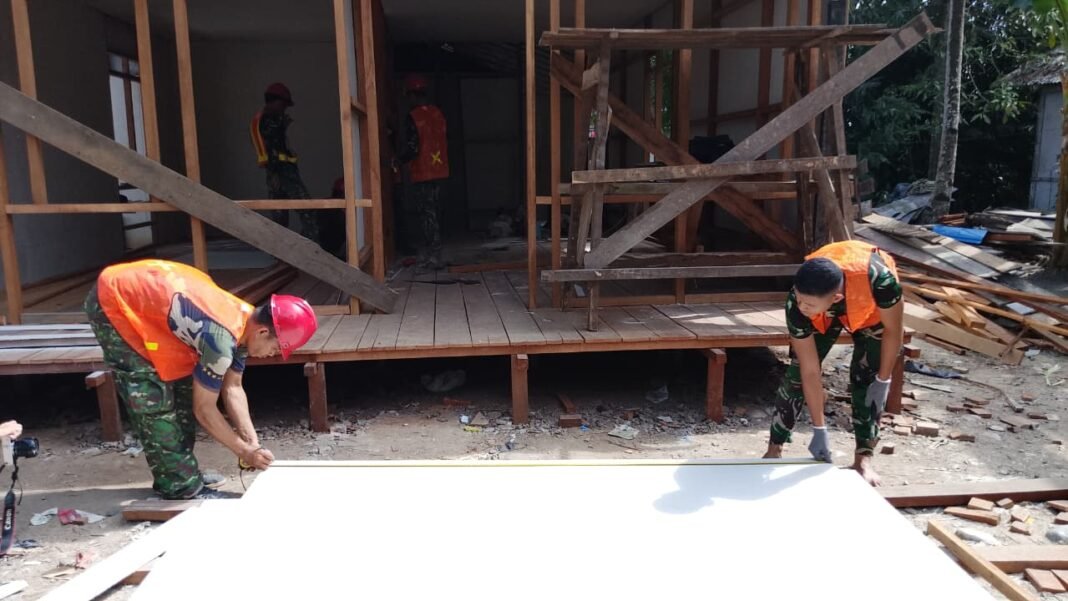 TMMD Ke-129: Memperbaiki Rumah Walianto untuk Kesejahteraan Masyarakat
