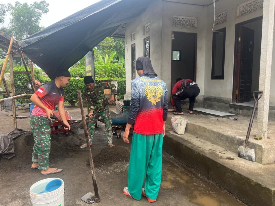 Senyum Sumringah Pak Adiasih, Rumahnya Kini Dipasangi Keramik oleh Satgas TMMD Ke-129 Kodim 1626/Bangli
