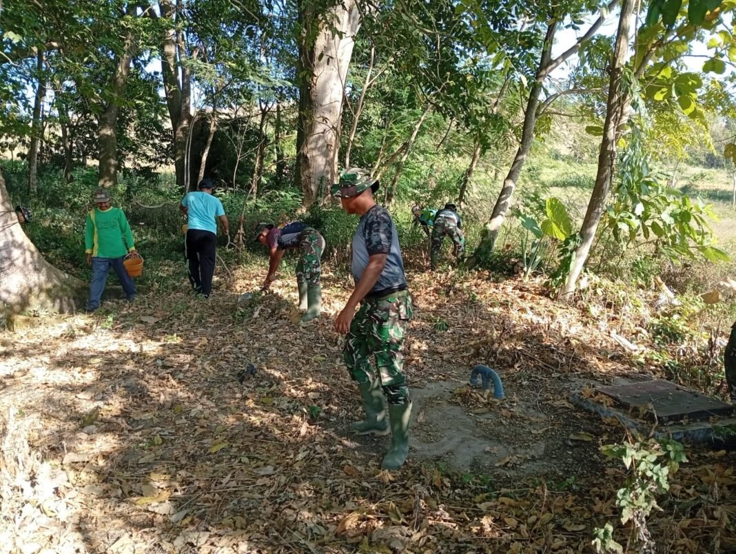 Aksi Bersih-Bersih Sendang Kemben, Simbol Kolaborasi TNI dan Warga