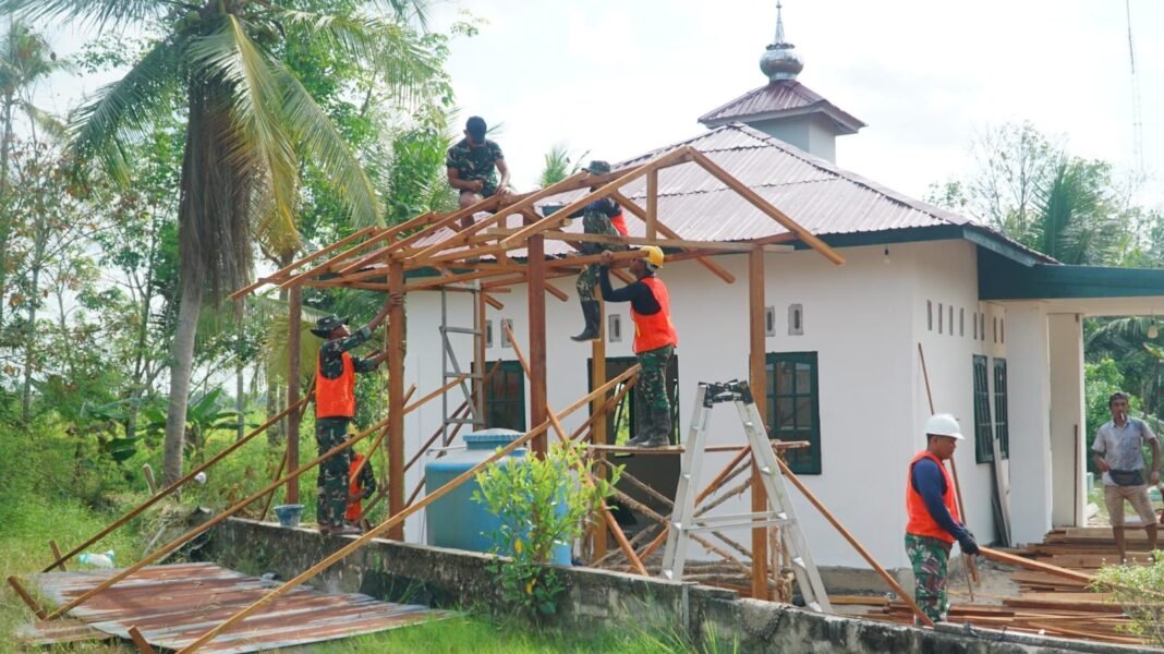 Satgas TMMD Ke-129 Lanjutkan Pembangunan Tempat Wudhu di Musholla