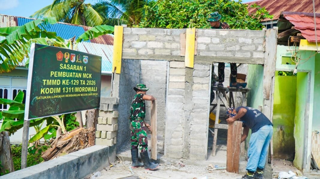 Pemasangan Slot Besi MCK Masjid Quba Progres Berjalan Baik oleh Satgas TMMD Ke-129